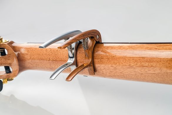 Каподастр для класичної гітари GUITTO GGC-04 Wood