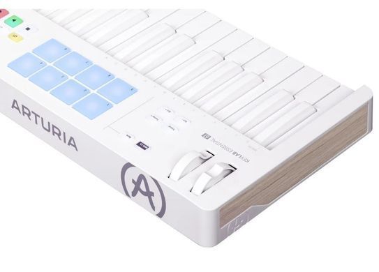 Міді клавіатура ARTURIA KeyLab Essential 61 mk3 Alpine White